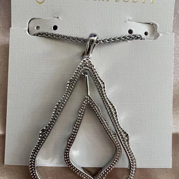 Kendra Scott necklace - Picture 3 of 5